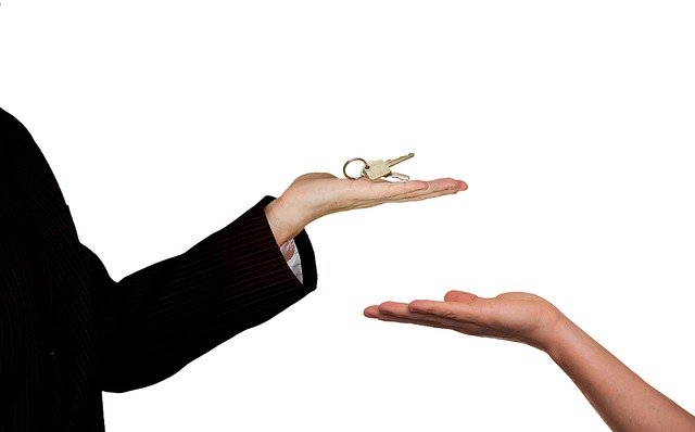 Selling With a Real Estate Representative